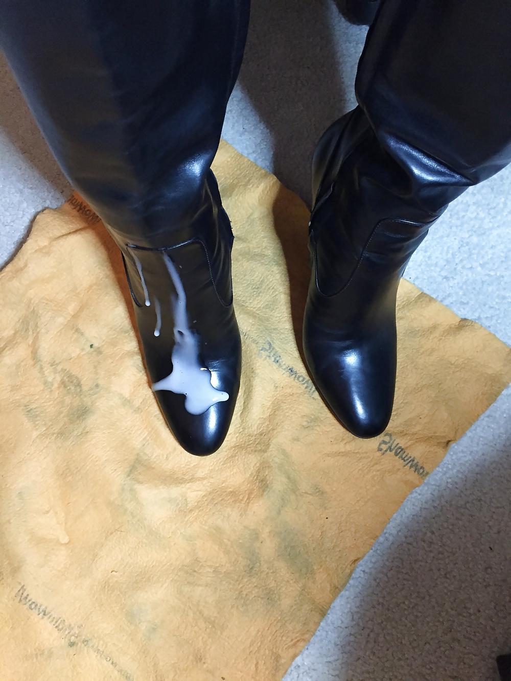 25P Burberry Boots