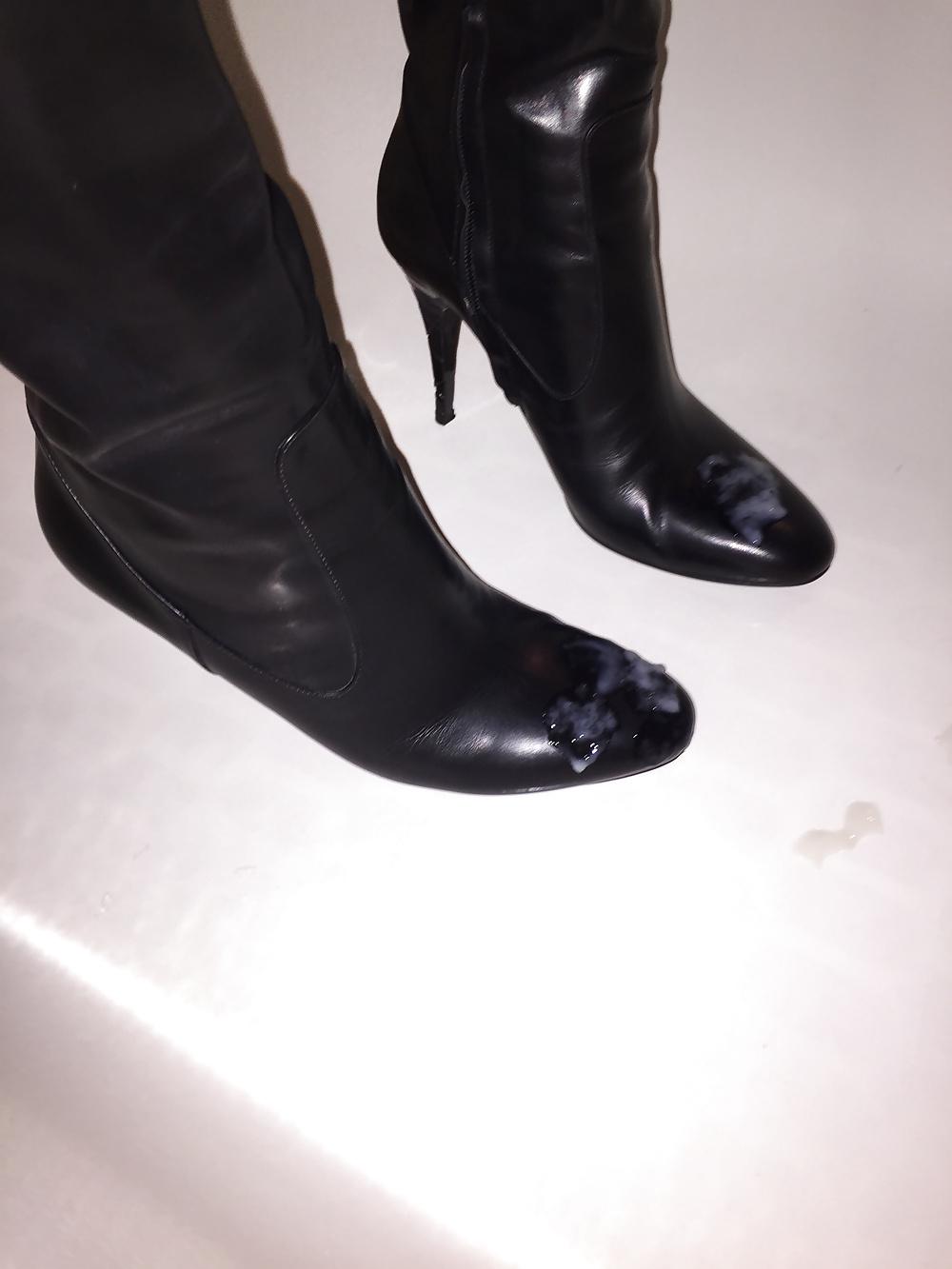 25P Burberry Boots