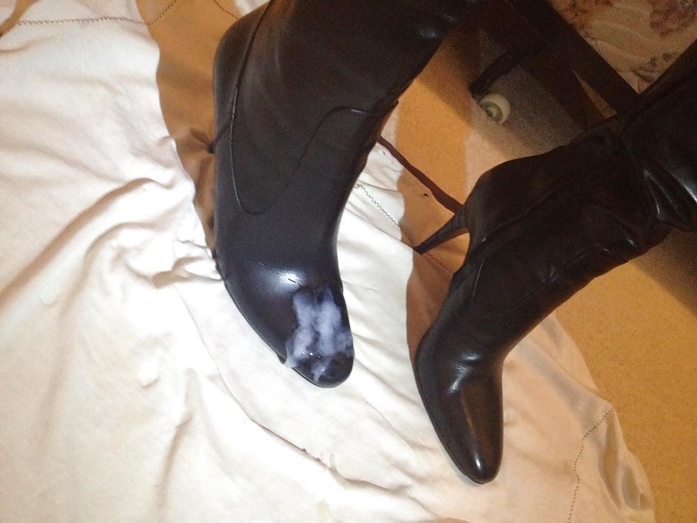 25P Burberry Boots