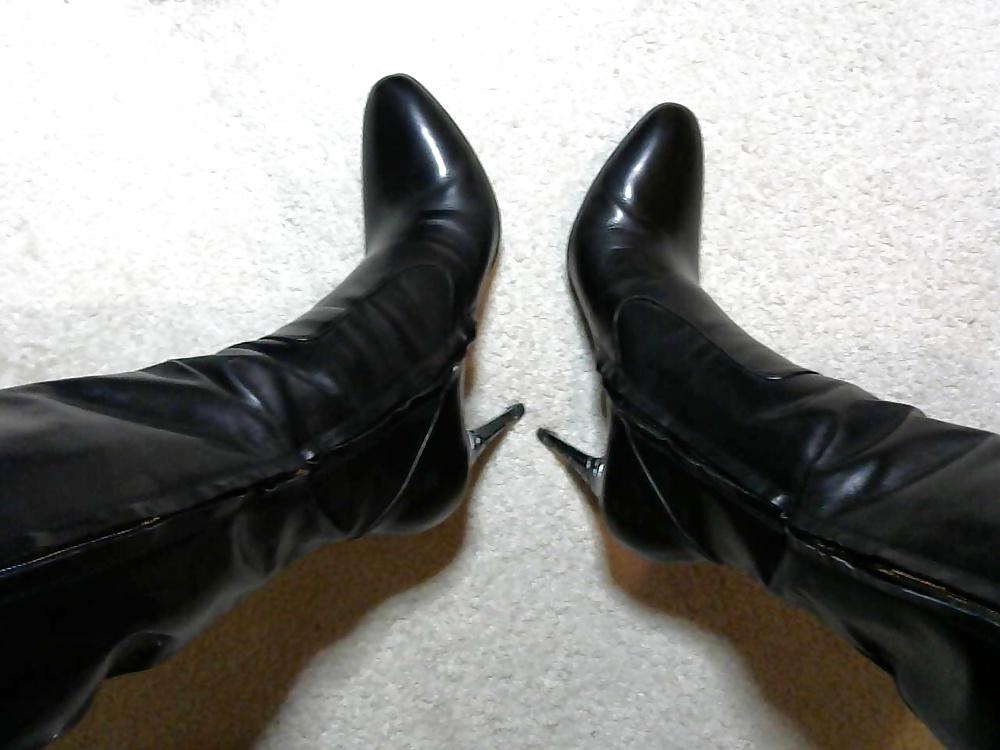 25P Burberry Boots