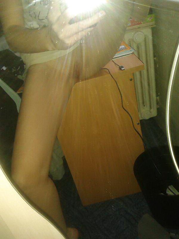 25P Selfie cell phone girl