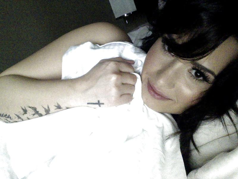 12P Demi Lovato Leaked Cell Phone Photo's