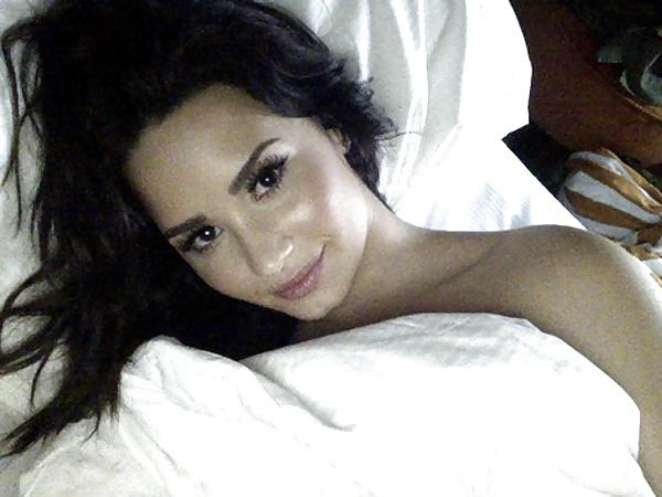 12P Demi Lovato Leaked Cell Phone Photo's