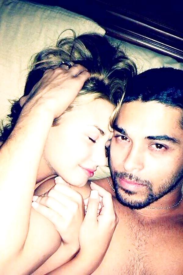 12P Demi Lovato Leaked Cell Phone Photo's