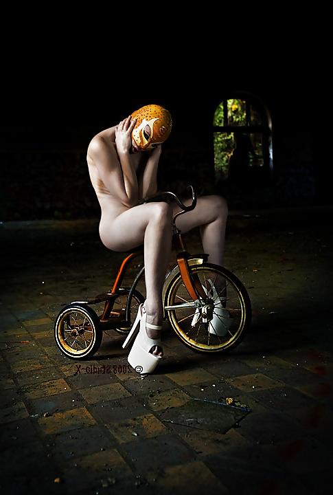 25P Bicycle car girl