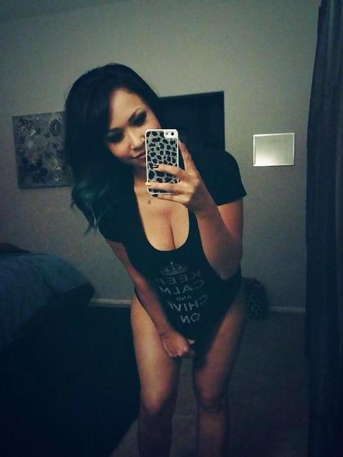 21P Girls with Phone