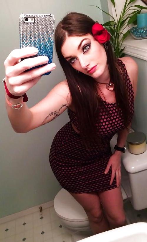 21P Girls with Phone