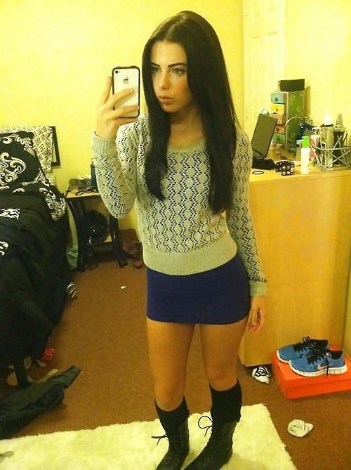 21P Girls with Phone