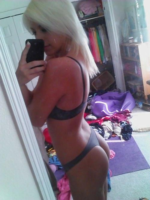 21P Girls with Phone