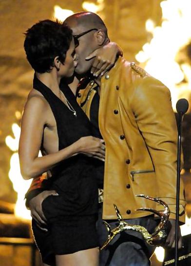 21P Halle Berry Smoking Hot