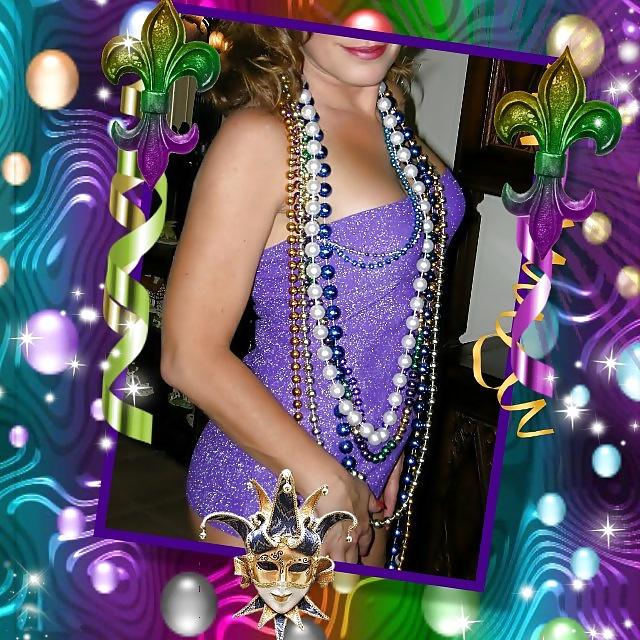 25P Milf dressed for Marti Gras