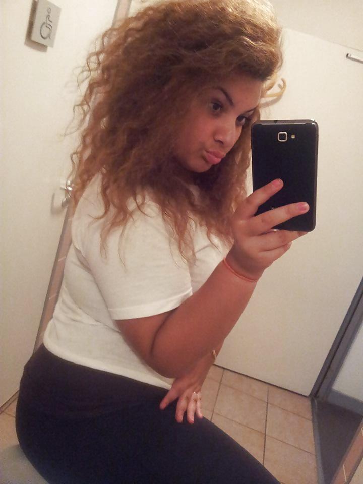 20P Sabrina beurette bien ferme 