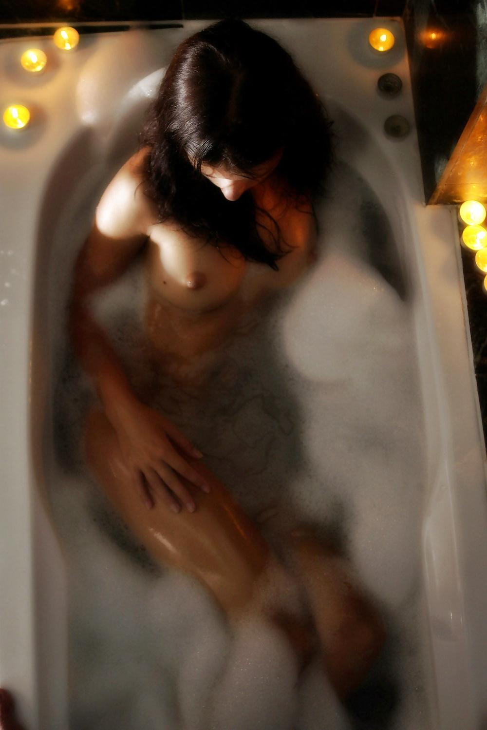 25P Erotic Bathtub Babes - Session 7