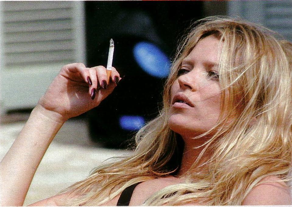 10P Wanking pics: hot smoking women 3