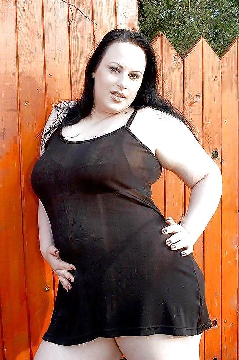 15P BBW goth in garden
