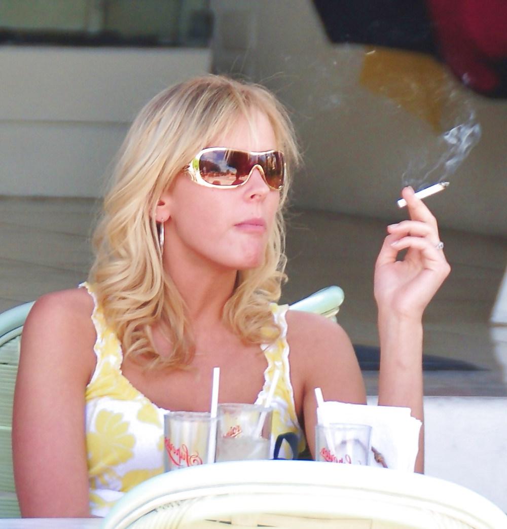 5P Sexy Smoking Women