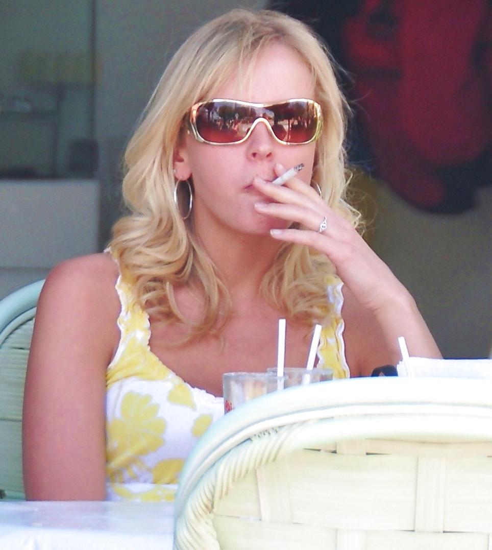 5P Sexy Smoking Women