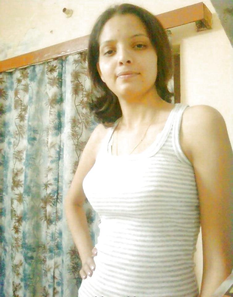 15P Sexy Young Indian Girls (100% Real)