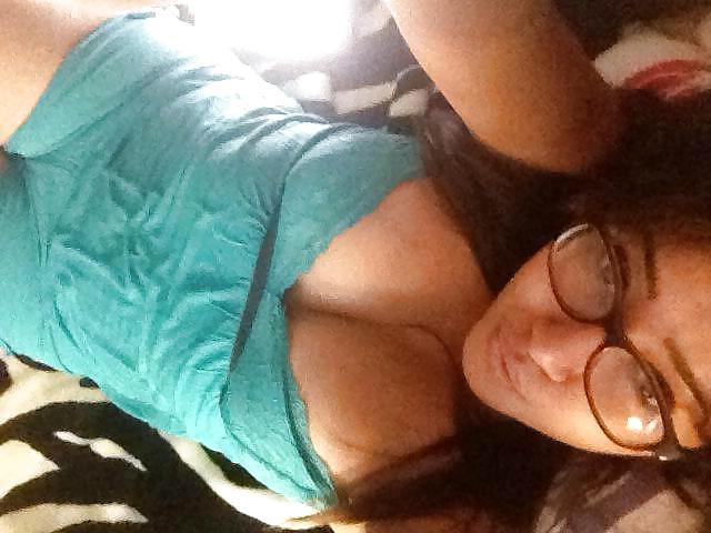 14P Kawtar la grosse coquine de beurette