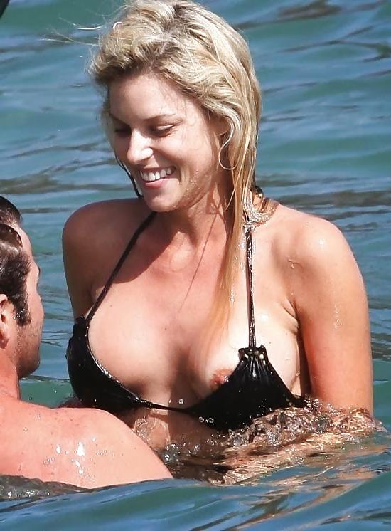 14P Tits out!!!!! (voyeur)