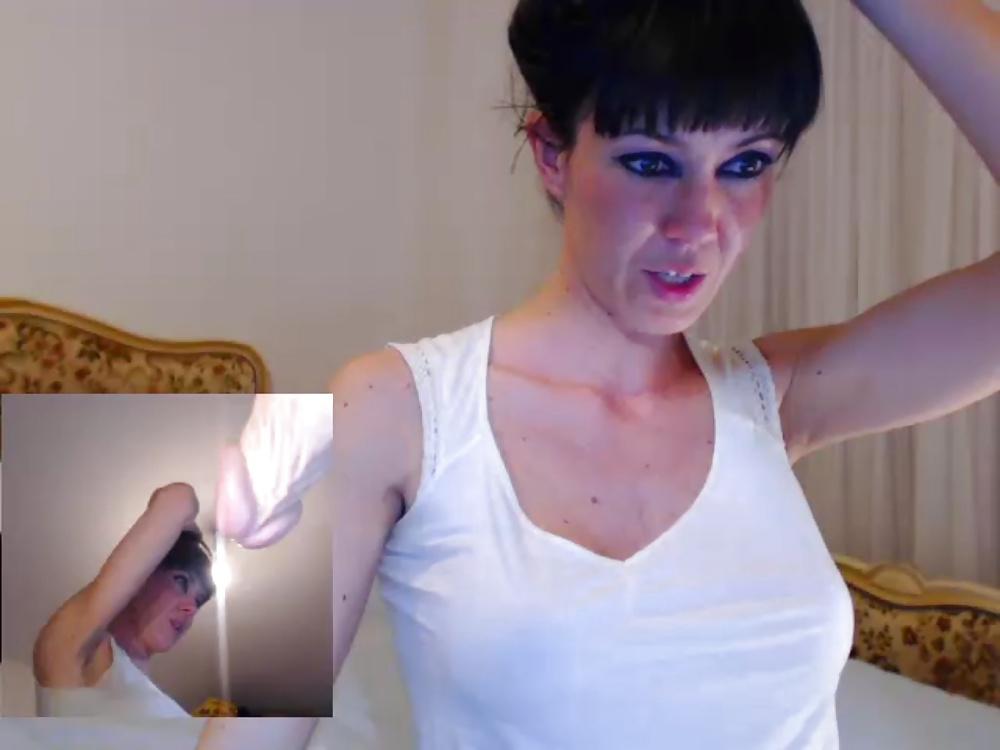 11P Sexy Spanish Babe