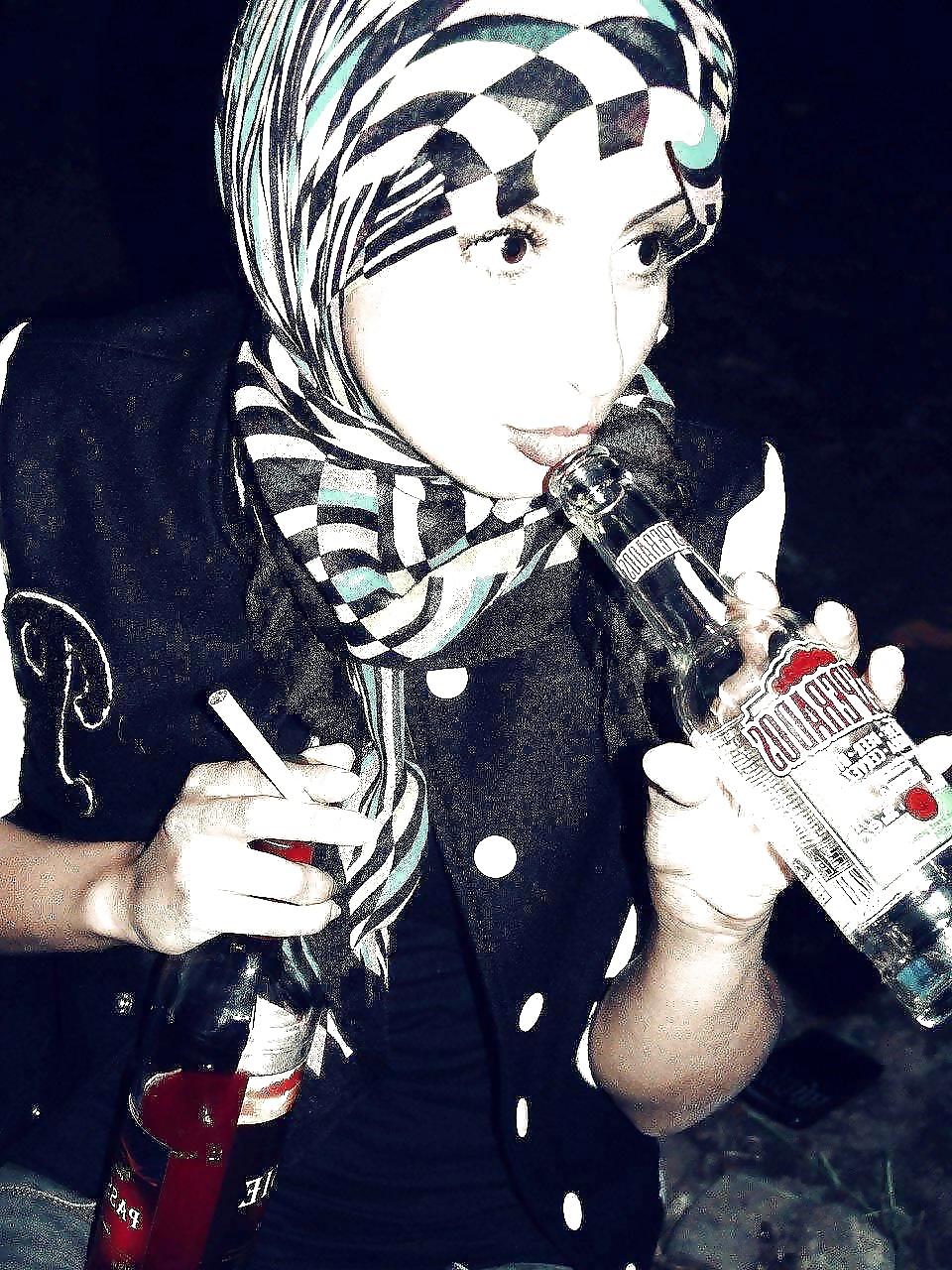 25P Sexy Red Hot Hijab Babes