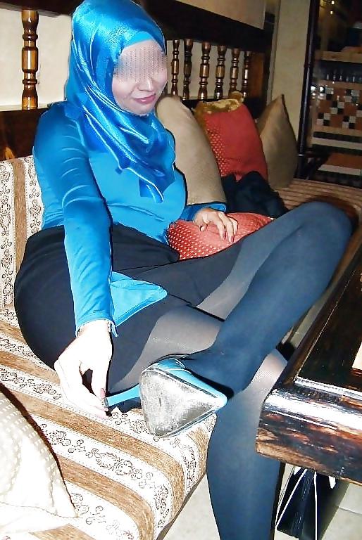 25P Sexy Red Hot Hijab Babes