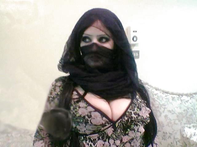 25P Sexy Red Hot Hijab Babes