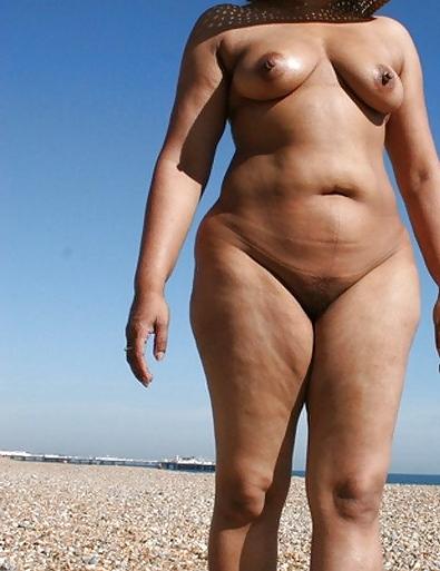 25P Indian aunty show 2