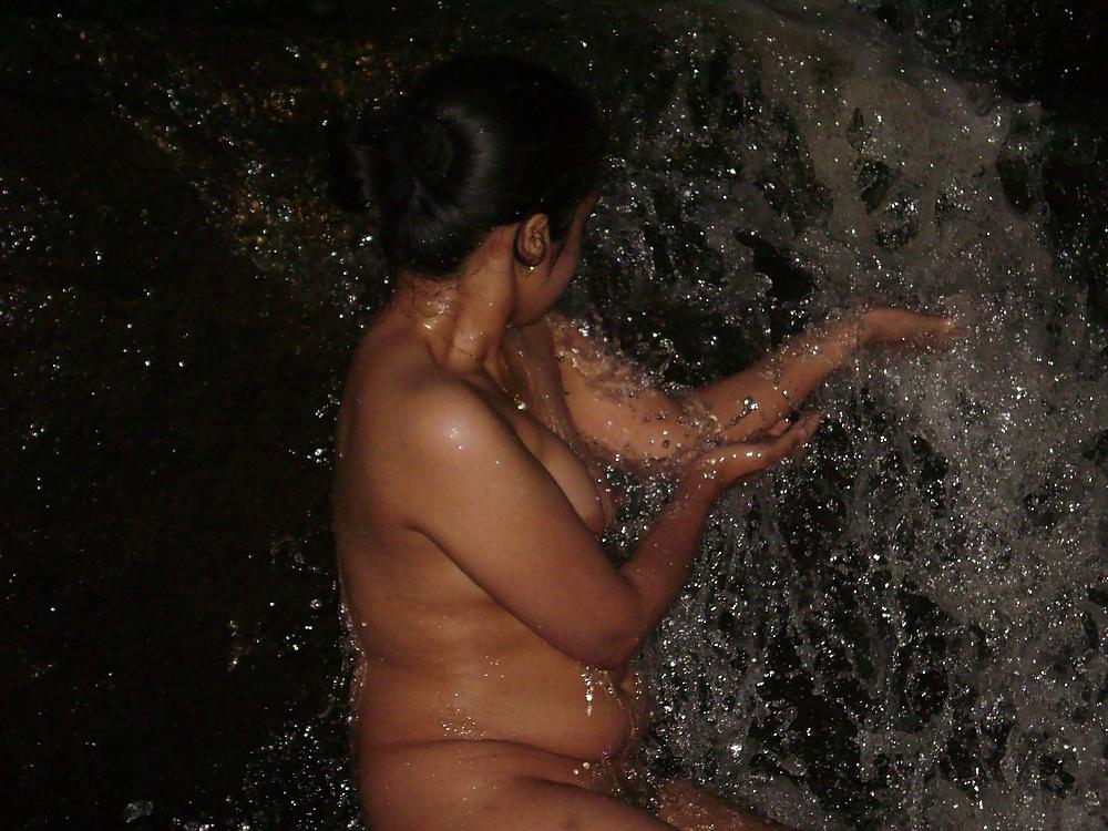 25P Indian aunty show 2