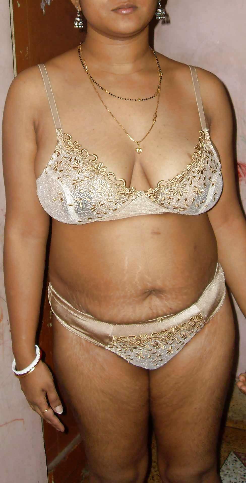 22P Indian aunty (stretched mark special)