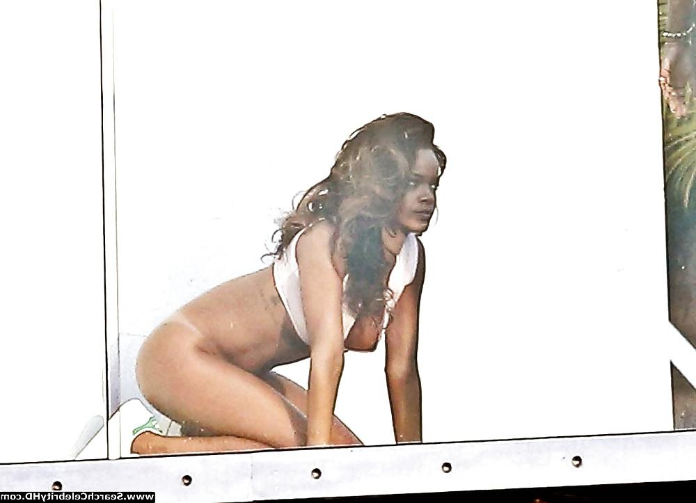 25P Rihanna Bottomless Bare Ass Photoshoot In L.A