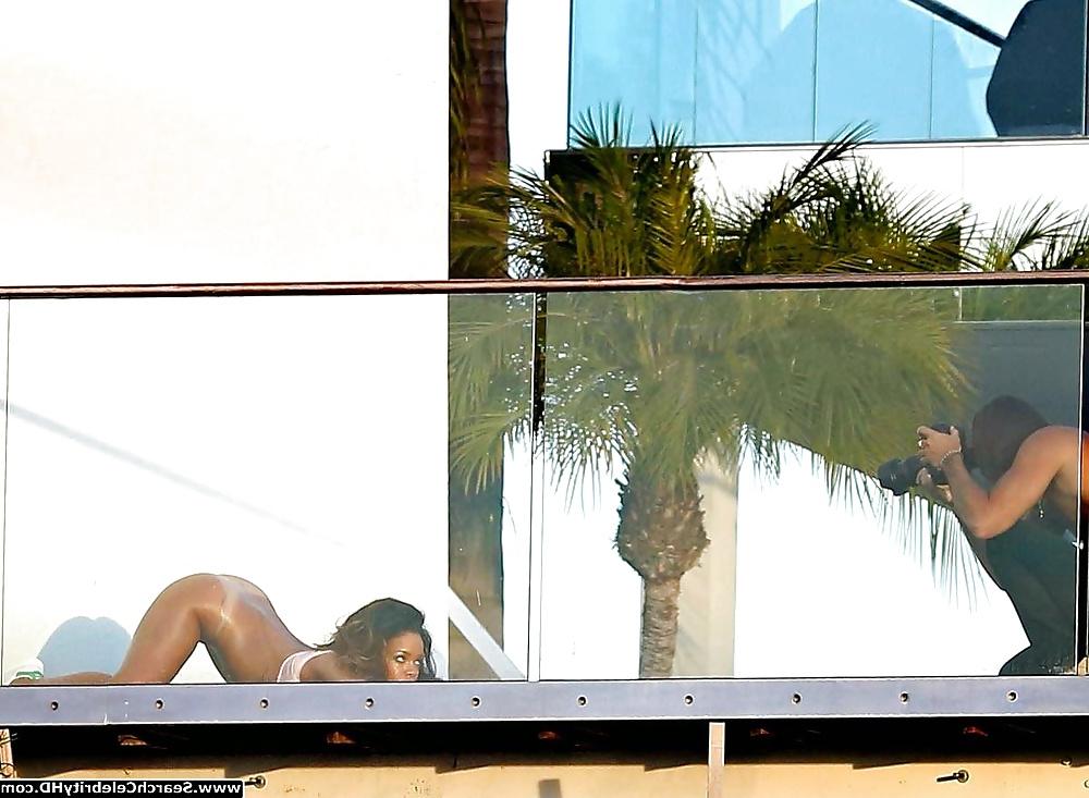 25P Rihanna Bottomless Bare Ass Photoshoot In L.A