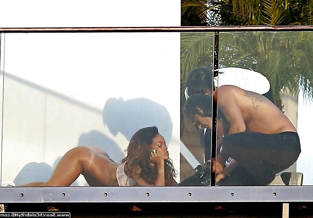 25P Rihanna Bottomless Bare Ass Photoshoot In L.A