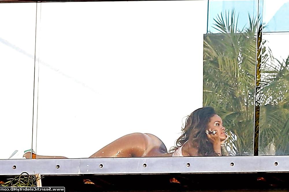 25P Rihanna Bottomless Bare Ass Photoshoot In L.A