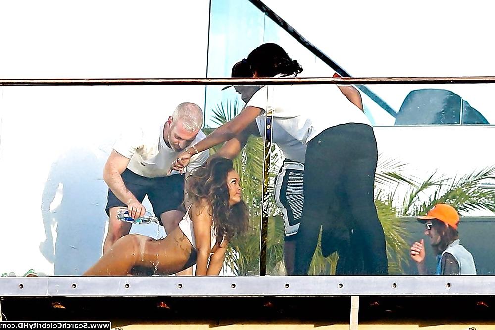 25P Rihanna Bottomless Bare Ass Photoshoot In L.A