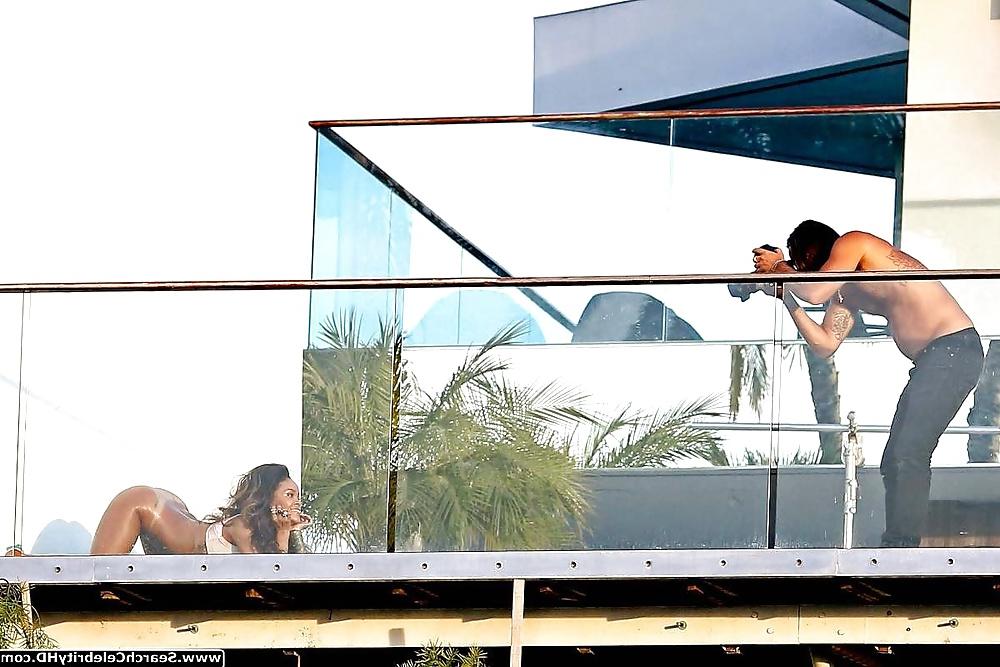 25P Rihanna Bottomless Bare Ass Photoshoot In L.A