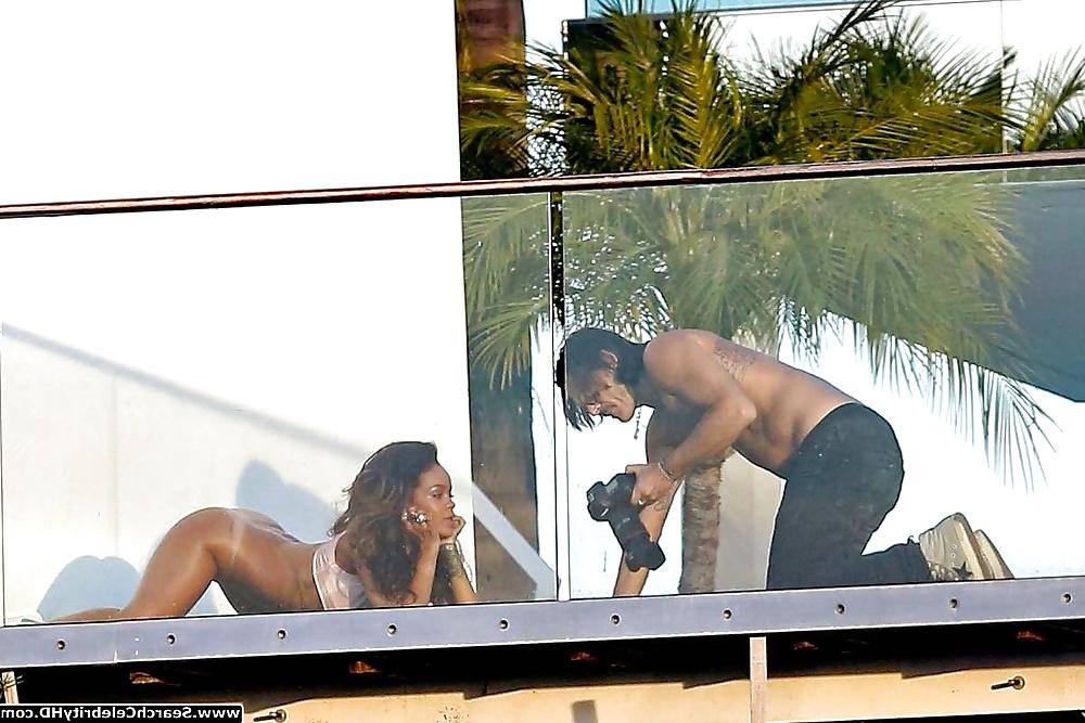 25P Rihanna Bottomless Bare Ass Photoshoot In L.A