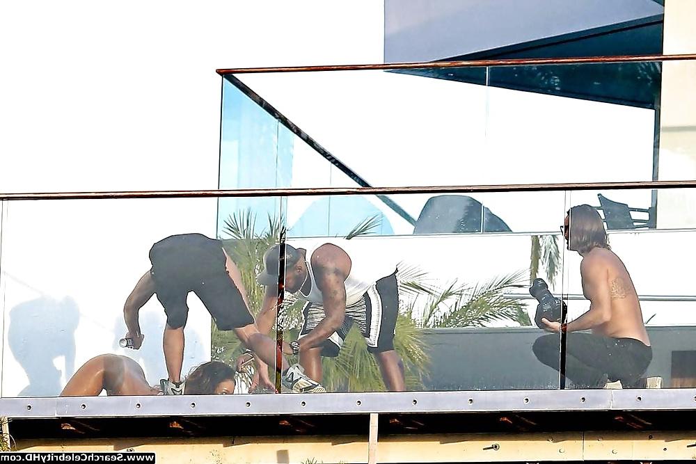 25P Rihanna Bottomless Bare Ass Photoshoot In L.A