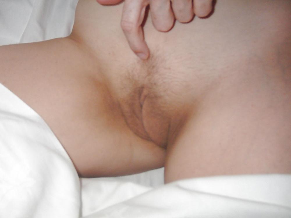25P Mature GF shows tan lines, nice tits & nipples, pussy & ass