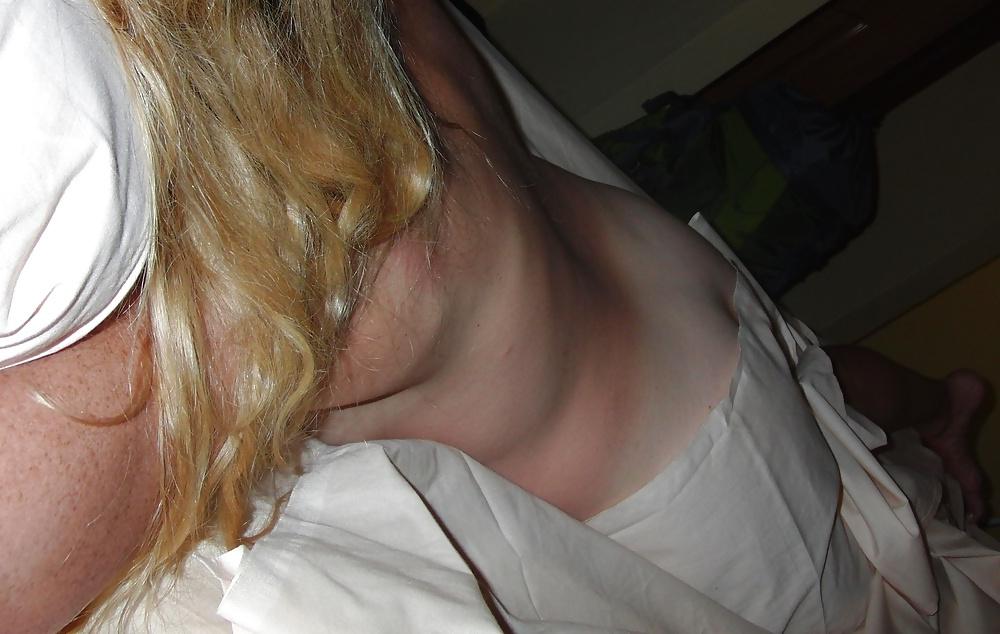 25P Mature GF shows tan lines, nice tits & nipples, pussy & ass