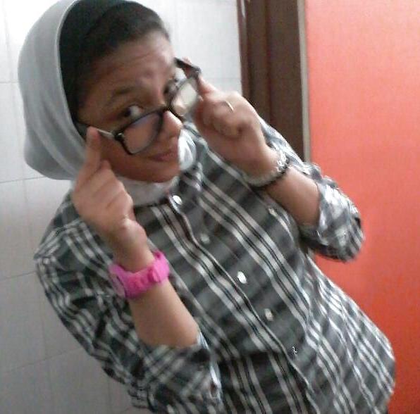 25P Arab Egyptian Girls 
