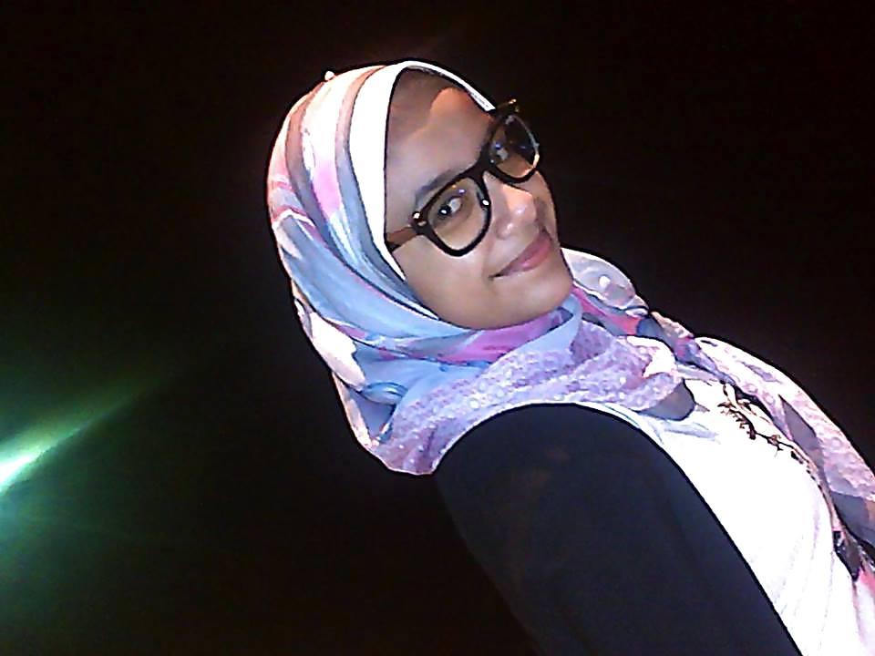 25P Arab Egyptian Girls 