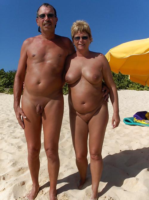 20P Naked couple 23.