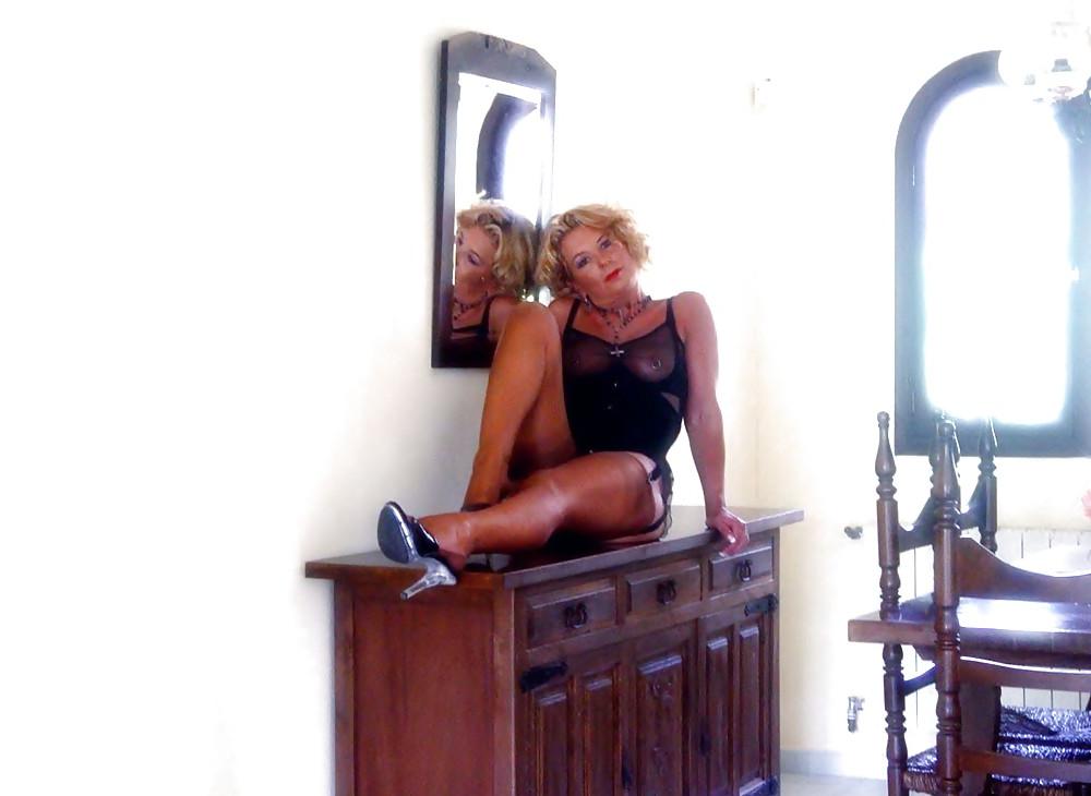 23P French MILF in Lingerie