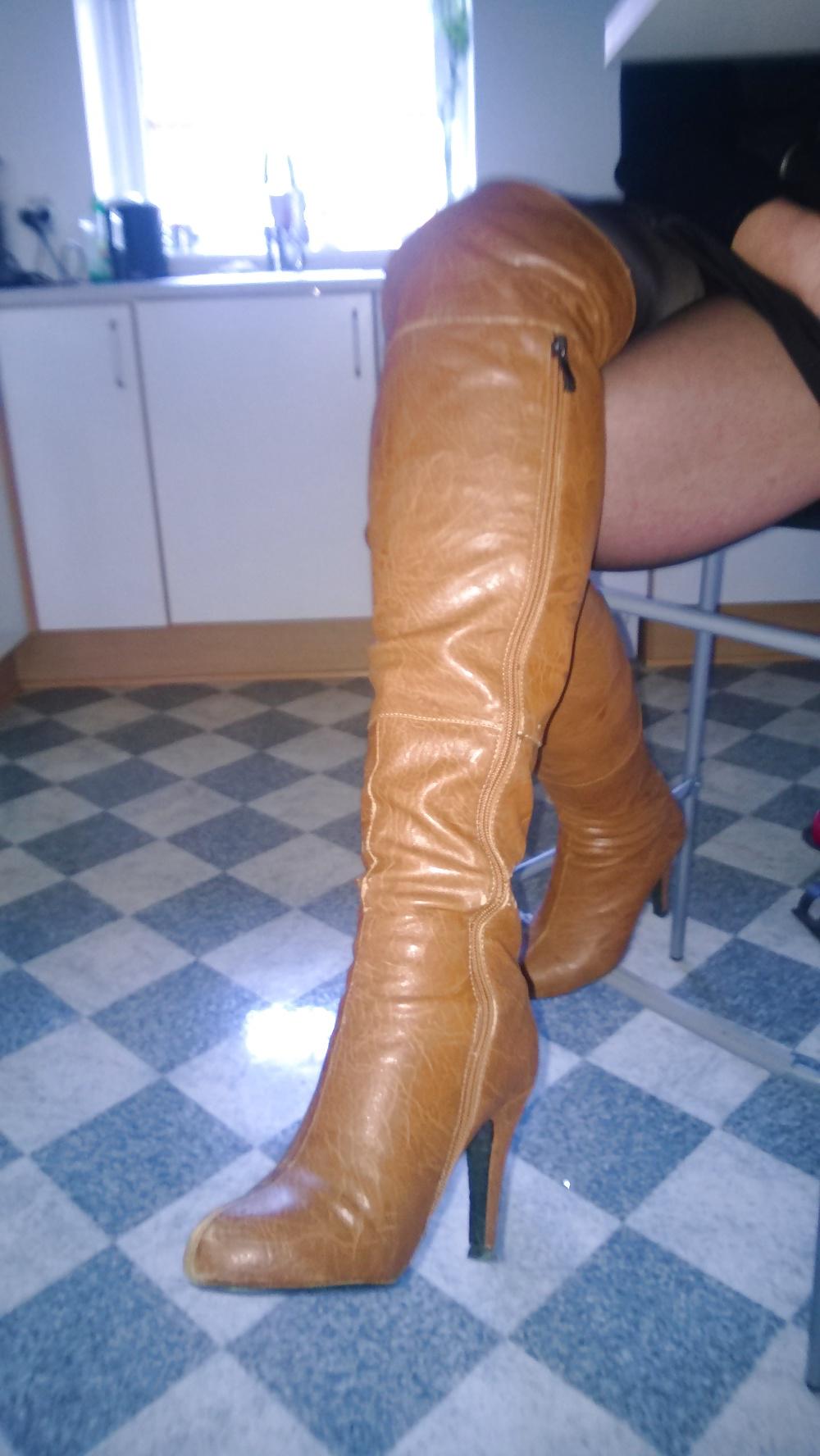 8P Stockings and overknee boots