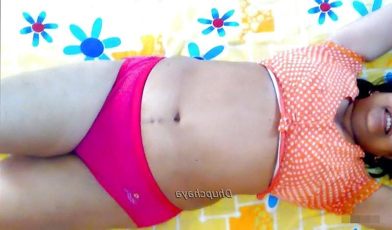 4P Indian MILF aunty posing in blouse and pink panty