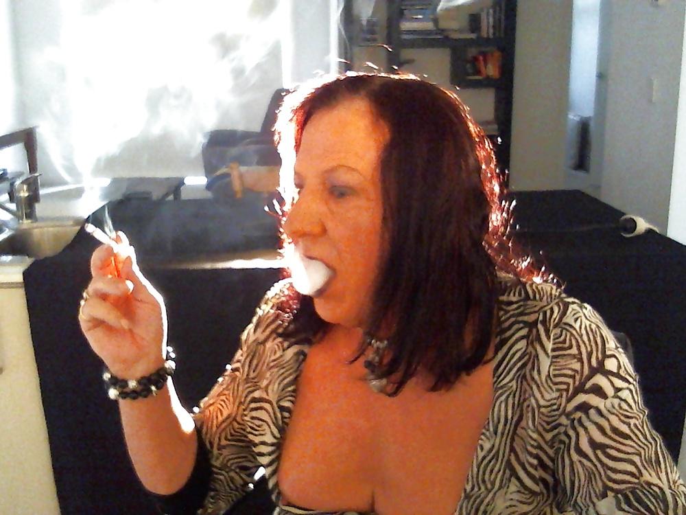 6P Dina smoking
