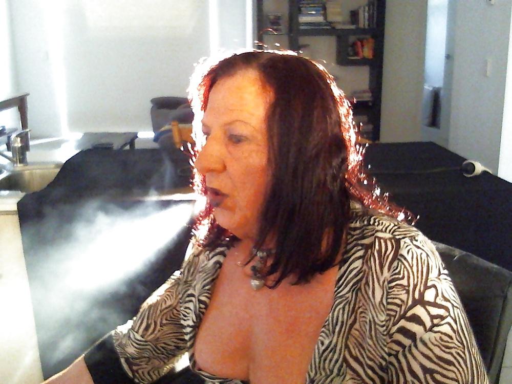 6P Dina smoking