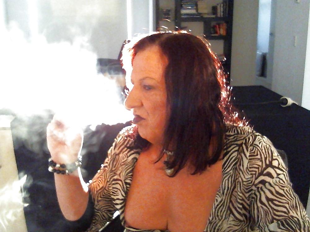 6P Dina smoking